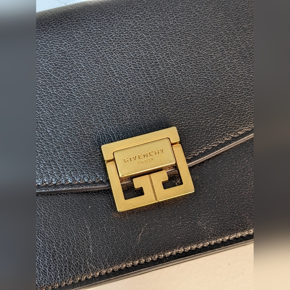 GIVENCHY WOC <<⬇️PRICE DROP⬇️>> - Picture 2 of 11